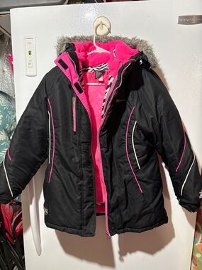 ZeroXposur Girls' Black & Hot Pink Puffer Coat with Faux Fur Hood